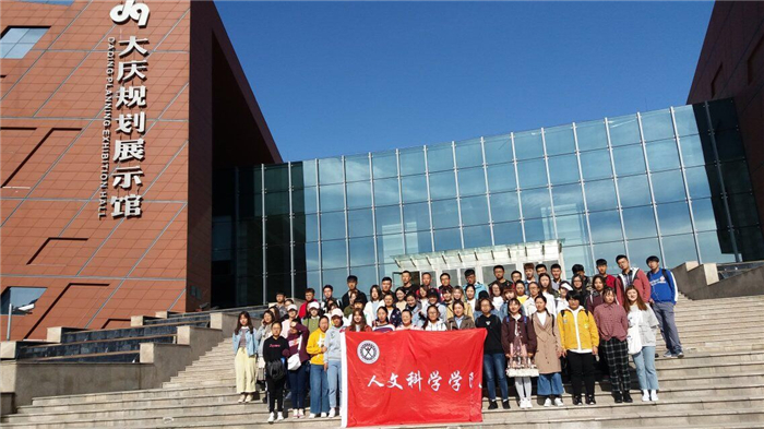 1539843818176059394.jpg 参观规划馆.jpg